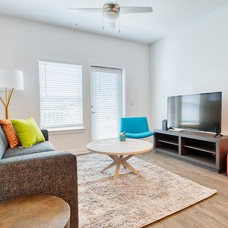 Grand Two Bedroom Two Bathroom Apartment With Balcony Gainesville Bagian luar foto
