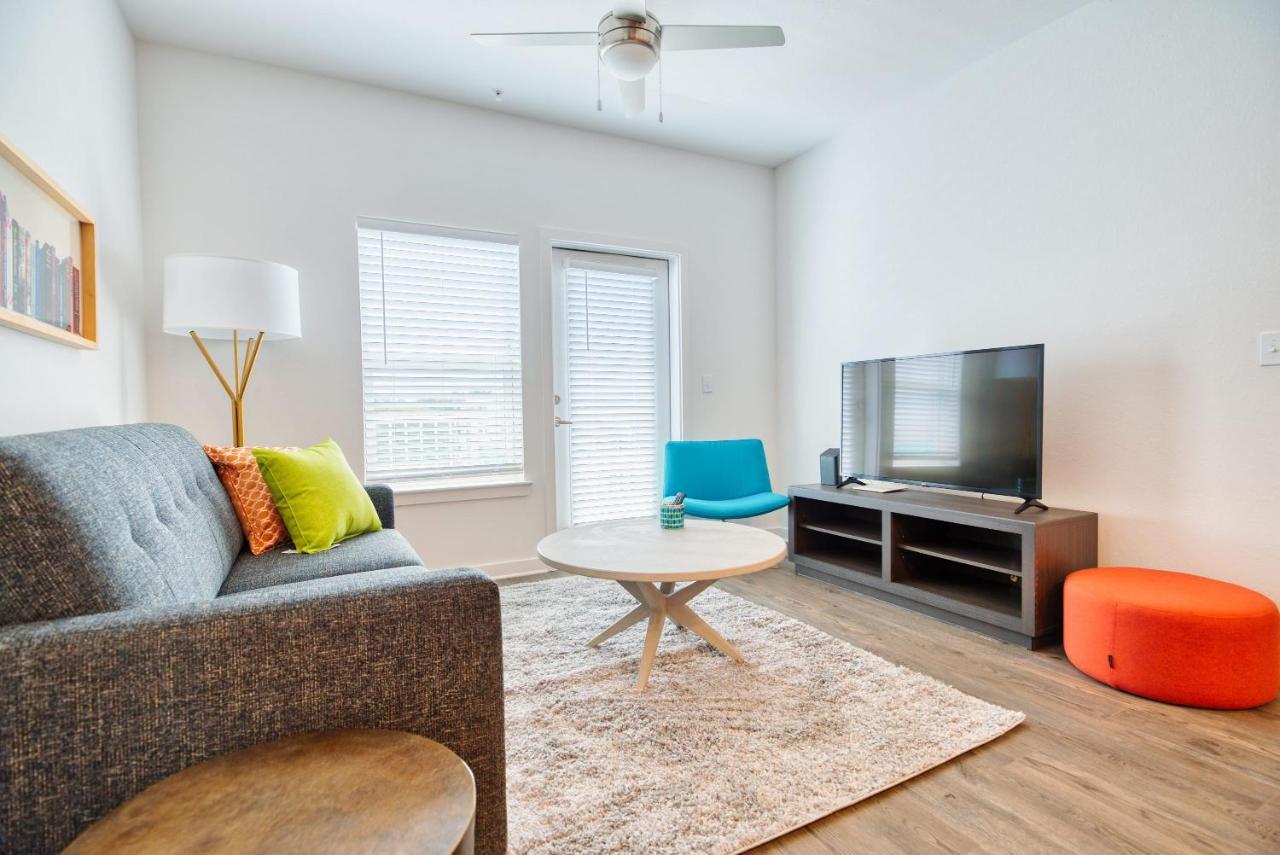 Grand Two Bedroom Two Bathroom Apartment With Balcony Gainesville Bagian luar foto